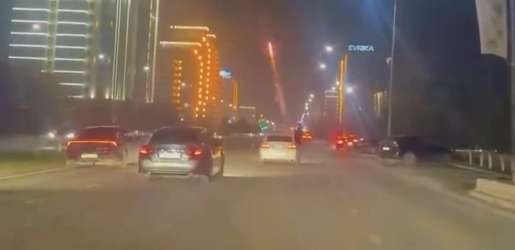 В Шымкенте задержан мужчина, стрелявший фейерверком из автомобиля