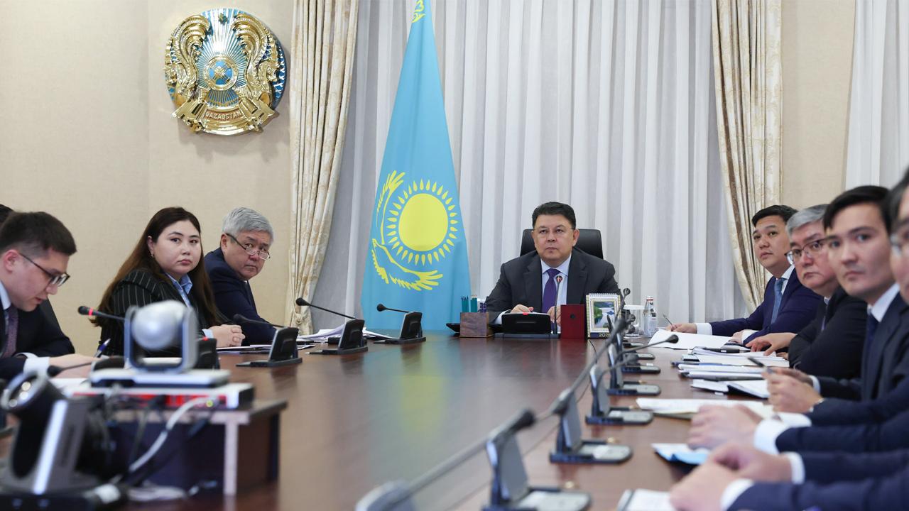 Бозымбаев: «красную зону» в сфере ЖКХ необходимо устранить до 2027 года