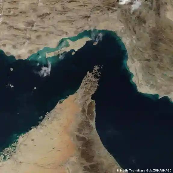 Иран остановил два контейнерных судна в Ормузском проливе