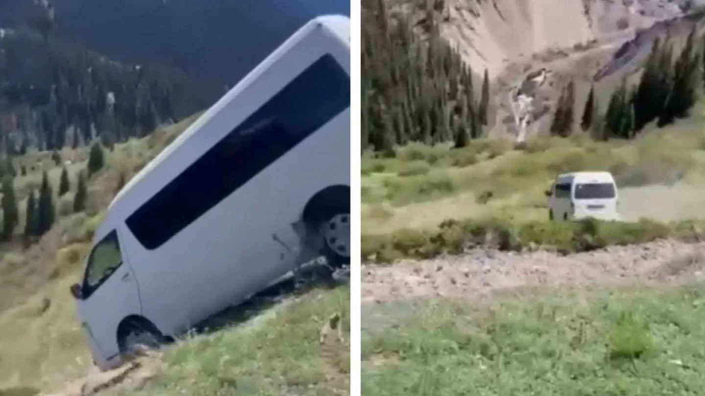 В районе озёр Көлсай туристический автобус упал с горы