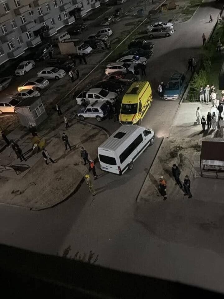 В Таразе 51-летний мужчина погиб, выпав с 5-го этажа