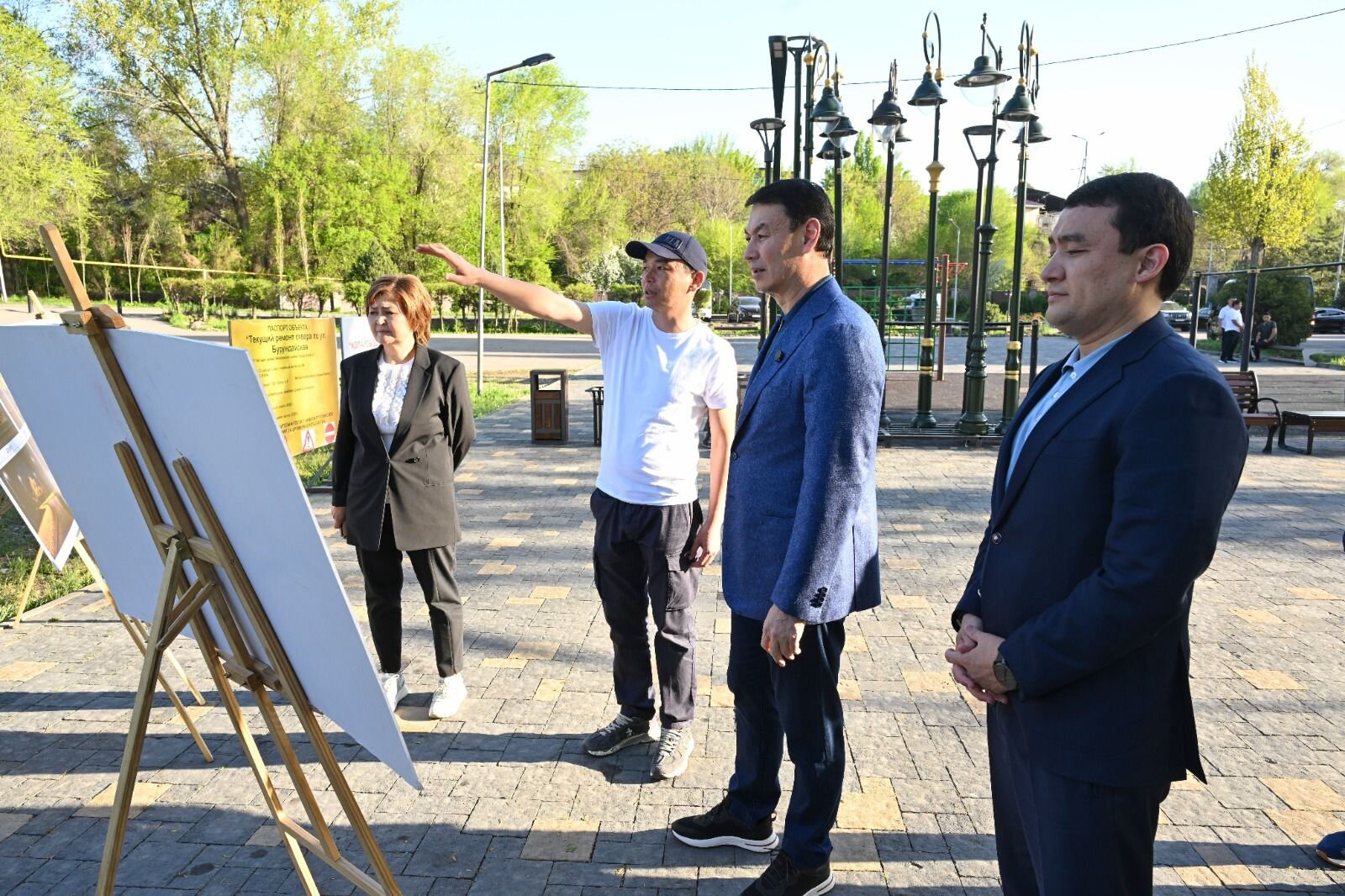 Аким Алматы Дархан Сатыбалды ознакомился с проектами благоустройства в Жетысуском районе