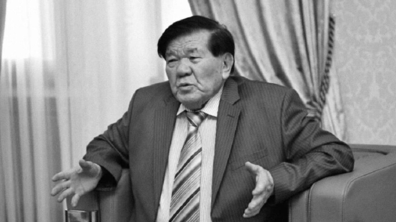 Мухтар Шаханов похоронен в Отраре