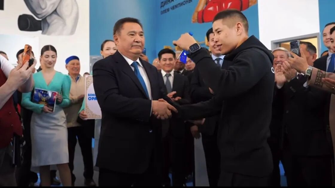 Чемпион Азии Оразбеку Асылкулову подарили квартиру