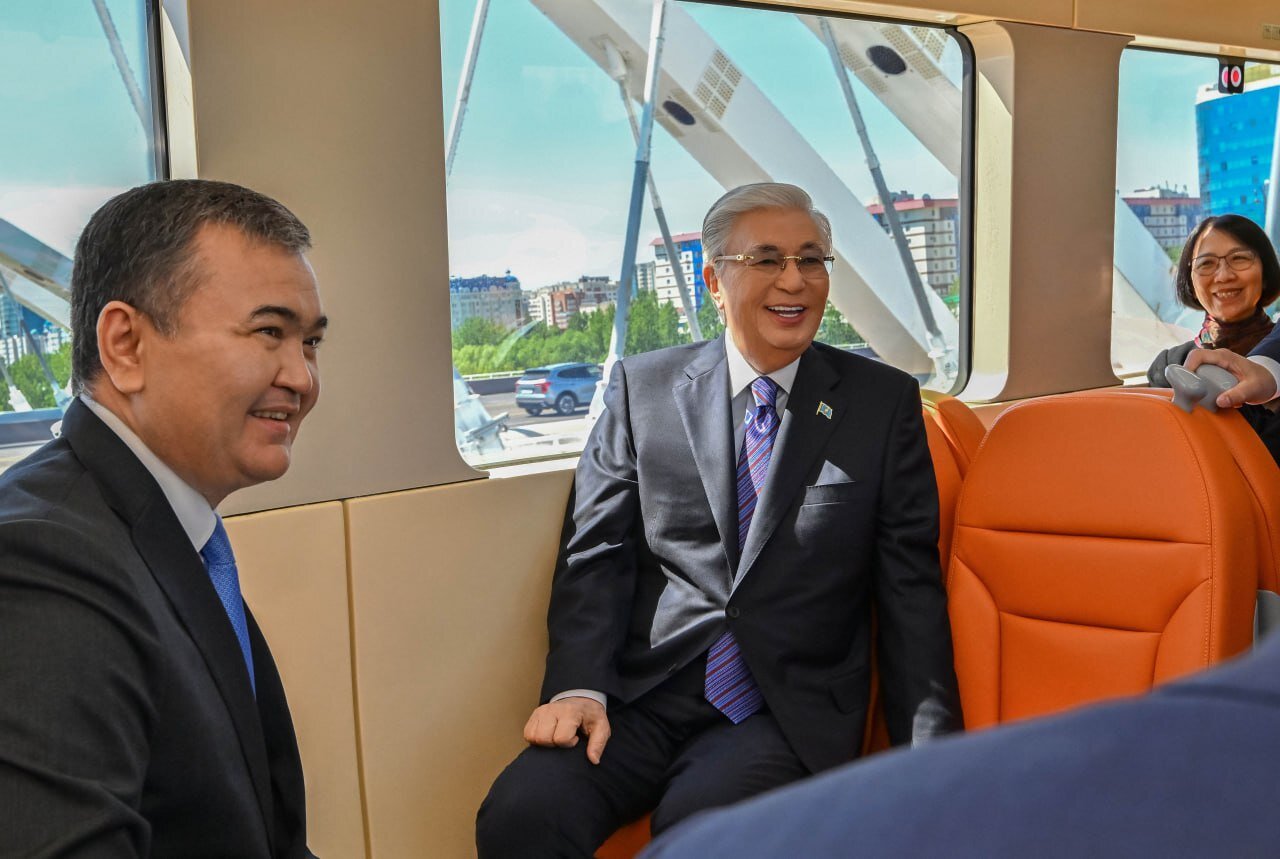 Президент Касым-Жомарт Токаев ознакомился с работой системы LRT в Астане