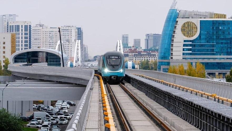 Нарушение пассажирами правил безопасности привело к задержкам движения LRT в Астане