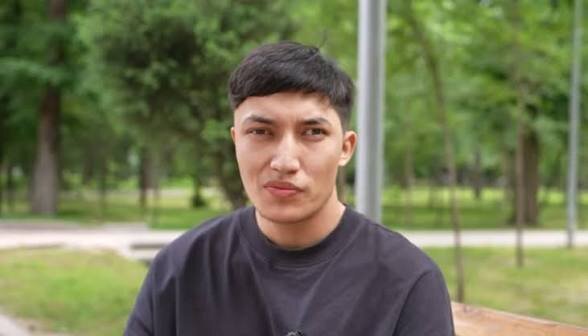 «Живу в парке»: выпускник детского дома остался без жилья