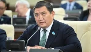Депутат Базарбек: зарплаты в 900 тысяч тенге не хватает на семью