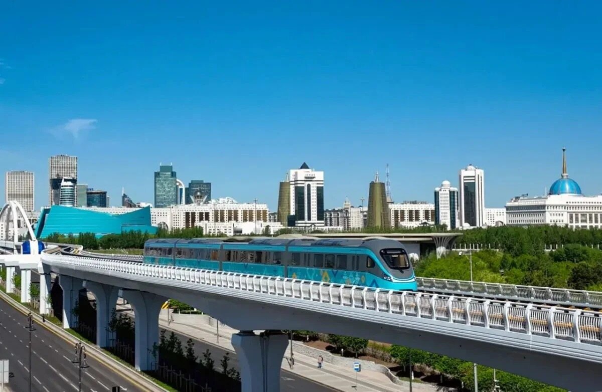 в Астане с крыши станции lrt закапала вода
