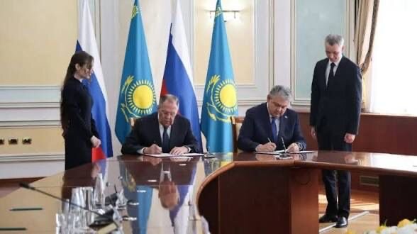 В России построят три казахские школы