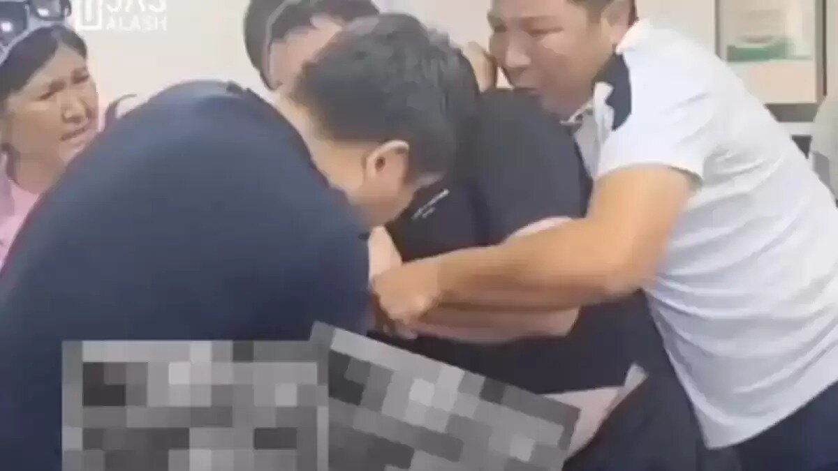 Сельский учитель совершил попытку суицида в суде