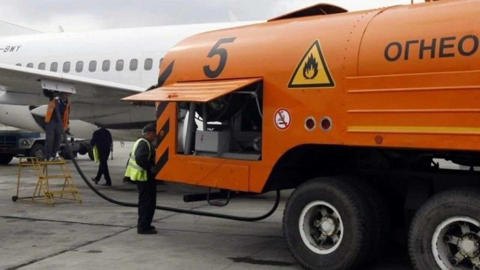 Аэропорт Тараза оштрафовали за продажу авиакеросина по завышенной цене